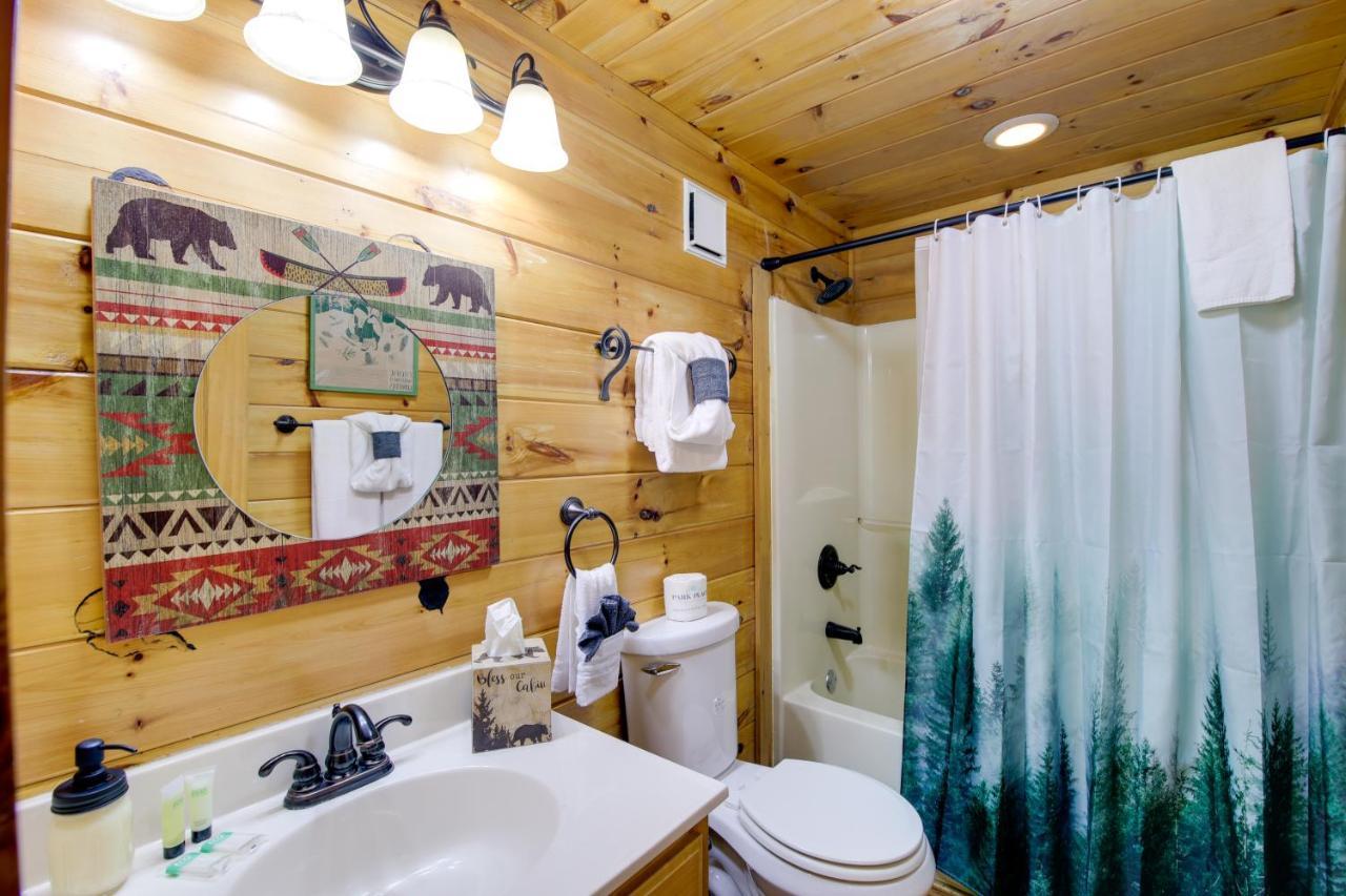 Gatlinburg Family Cabin With Private Hot Tub And Deck! Villa Exterior photo