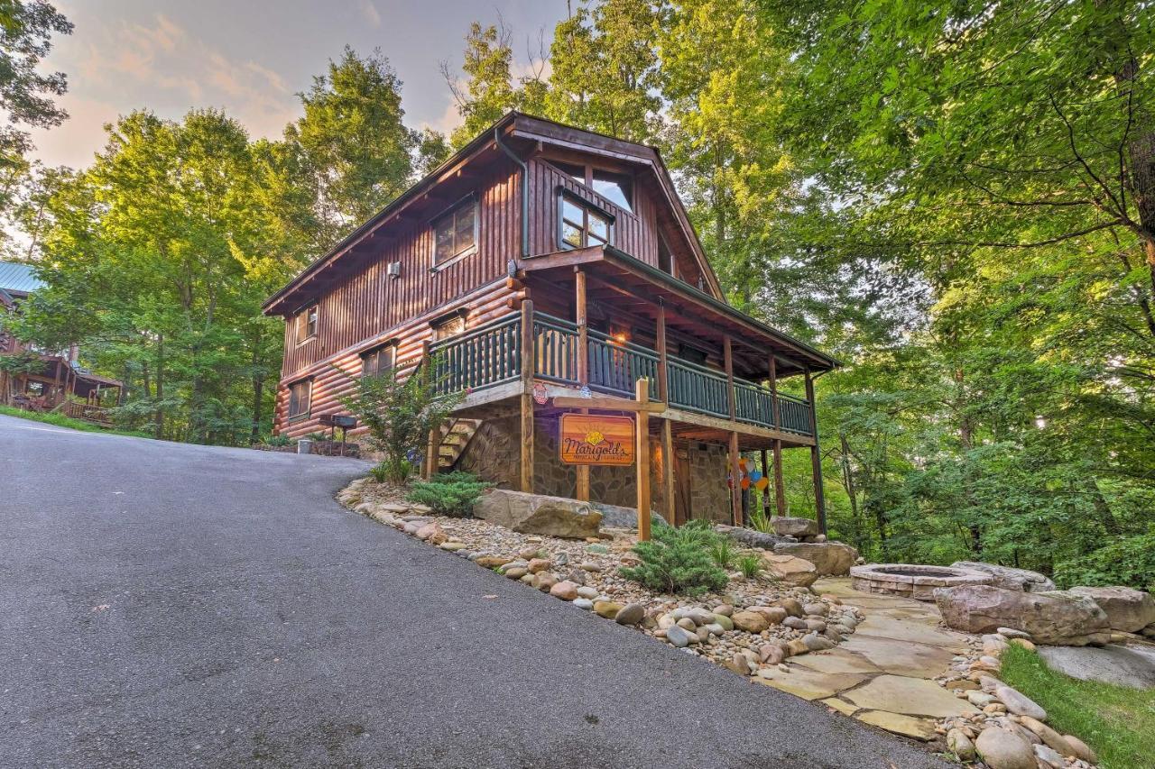 Gatlinburg Family Cabin With Private Hot Tub And Deck! Villa Exterior photo